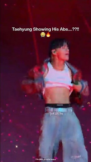 Taehyung Showing His ABS| BTS LAS VEGAS D1 Concert