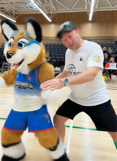 🏀 INAPPROPRIATE DANCING 🏀 We can’t guarantee it! Hopefully you can join us at the next game on 31st January to see our Men’s Team take on Worthing! Tickets available in the Bio 🎫 | Portsmouth Force