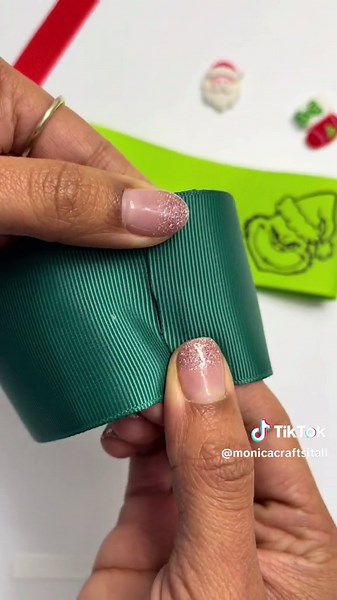 Christmas Hair Bow Tutorial with Ribbon and Minnie Mouse Theme