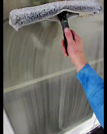 How to Clean a Window in 20 Seconds | Real-Time Squeegee Technique