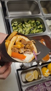 陵 The making of the Classic Gyro: a symphony of flavoir in every...