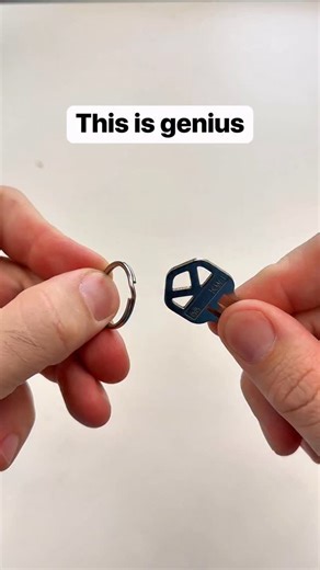 Liz Richards | Daily Original Vids on Instagram: "Simple tip to easily get keys to slide onto a keychain 🔑 #keys #keychain #straw #diy"