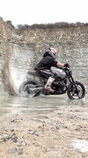 BMW R nineT Scrambler Unit Garage 2-1 exhaust Sound. Off road Action #bmwmotorrad