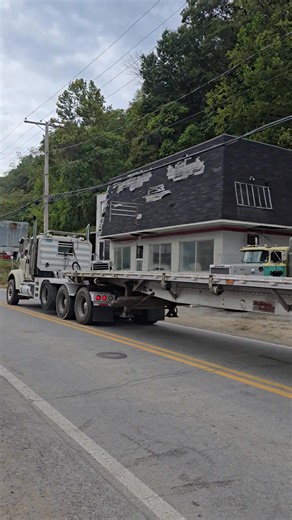 On the move, we have a variety of trailers to transport your freight. | Gaylock Wrecker Service