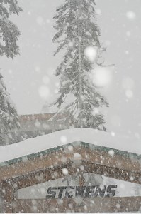 With more snow on the way, we’re looking forward to another great weekend ahead! As you prepare, here are a few reminders: 🏂 Before you go: Check the WSDOT website for the most up-to-date road conditions and restrictions. 🚗 Parking: Lots G, A, B, and E require reservations through the weekend—secure your spot ahead of time at parkstevenspass.com. Lots C, D, 1, 2, 3, and 4 are free and first-come, first-served without a reservation. Please plan to arrive early or in the afternoon for the best p