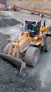 Impressive wheel loader work! Go follow ⬇️ Video Credit: @awesome_earthmovers Graniterock Cat 992K wheel loaders attending to their 3000 ton per hour Krupp mobile crusher. #graniterock #wheelloader #quarry #crusher #krupp #mining #rockpit #cat992 #construction #heavyequipment #machines #dirtwork #workthedirt #digitdigitalgps | Dig-It Digital GPS