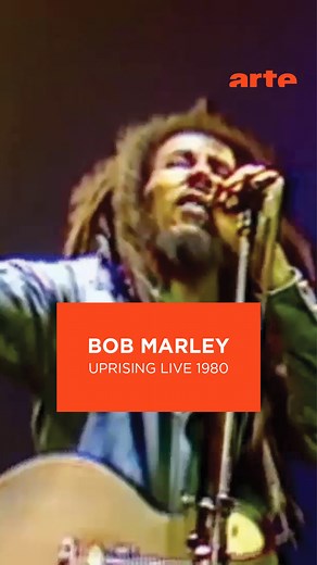 Bob Marley plus déchaîné que jamais ! L’artiste jamaïcain était en 1980 au sommet de sa forme pour sa dernière tournée européenne avec le groupe The Wailers. C’est seulement quelques mois plus tard qu’il succombera d’un cancer, laissant son monde sous le choc. 💚💛❤️ arte.tv/videos/059572-000-A/ | ARTE Concert