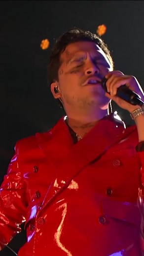 Christian Nodal interpreta 'Ya no somos ni seremos' en Premios Lo Nuestro 2022