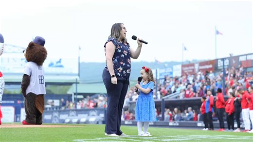 The cutest mom & daughter national anthem you’ll ever see 🥰#MothersDay@ReadingFightins | @Phillies