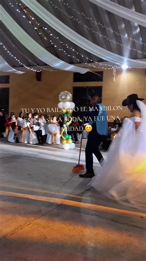 Bailando El Mandilón en Nuestra Boda