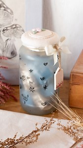 ¡Transformá un simple frasco en un frasco para dulces! ✨️🍬🍭🍫 En este tutorial te enseño paso a paso cómo decorar un frasco con efecto esmerilado y detalles con marcadores acrílicos. Ideal para regalar, vender o simplemente para llenarte de dulzura. Creatividad, color y un toque de amor en cada trazo. ¿Estás lista para crear algo único? inspirate y animate a probarlo vos también. No te olvides de guardar y compartir si te encantó. #diy #Manualidades #frascosdecorados #frascos #diycrafts #ideas