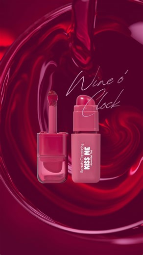 Hora de brindar… pero con tu Kiss Me FAVORITA 💋 Wine O’Clock 🍷 color profundo que dura y enamora. El indispensable de toda Beauty ✨ Disponibles ahora en beautycreations.com.mx y en TikTok Shop ❤️ | Beauty Creations MX