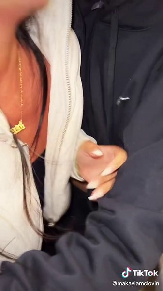 I just wanted to make a tikytoky with her 🥲😂