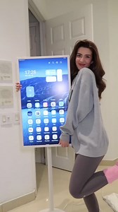 32" Portable Smart Screen 4K Portable TV with UHD Touch Screen, Portable Monitor Android OS (Support Google Store), Battery Operated with 10H Life Time, Full Swivel Rotation, Voice Remote Control