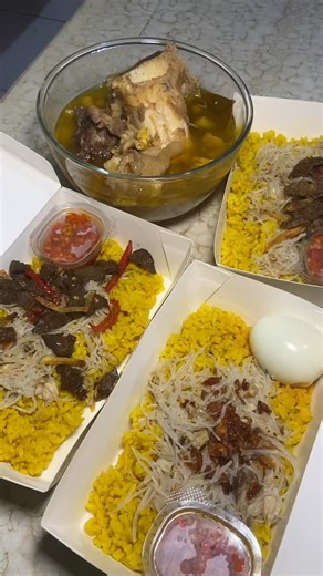 Arab Maklum♉️ on Instagram: "NASI KUNING & KALEDO🤤 LOKASI👇🏻 📍 Kompleks Murni Samping Toko Obat Jamu Solo Depan Adira Finance Meja Serba Warna Pink BUKA SETIAP HARI👇🏻 ⏰ 08.00 - 20.00 WITA (Senin - Sabtu) ⏰ 08.00 - 13.00 WITA (Minggu) 👅 9/10 💸 Start From 7k - 15k CONTACT PERSON👇🏻 📱 0823 8766 3812 Rhityn Rii Dwiyanty (FB)"