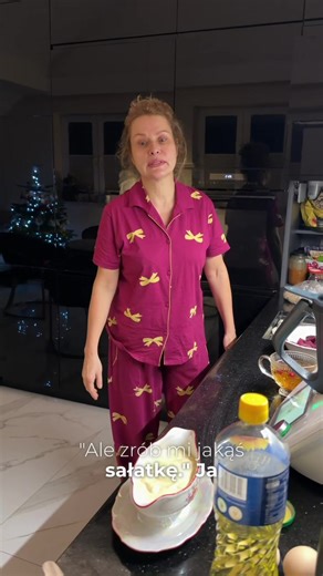 Życie po królewsku. Odcinek 991 Ten z majonezem głos zza kamery Arkadiusz Maciuszek Witaj w moim królewskim świecie codzienności. Dzielę się tu chwilami pełnymi wdzięczności, które przypominają, że życie po królewsku to nie życie w pałacu, lecz stan umysłu. Zrób sobie kawę, usiądź wygodnie i spędź ze mną kilka minut dobrego nastroju. #ŻyciePoKrólewsku #KrólowaDobrejEnergii #IzabelaMaciuszek #Lifestyle #ArkadiuszMaciuszek Domowy Majonez: Między Kłopotami a Sukcesem Opowiadamy o naszych zmaganiach