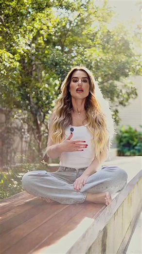 Fernanda Keulla revelou que convive com a Síndrome de Sjögren — e o que mais chamou atenção no relato dela não foi o diagnóstico. Foi o tempo que demorou para chegar até ele. Anos com cansaço extremo, dores nas articulações e infecções frequentes. Ouvindo que não tinha foco, que não terminava nada, que precisava se esforçar mais. Sem saber que havia uma doença por trás de tudo isso. Essa história é mais comum do que parece. Os sinais que não podem ser ignorados: 🔴 Olho seco persistente 🔴 Boca 