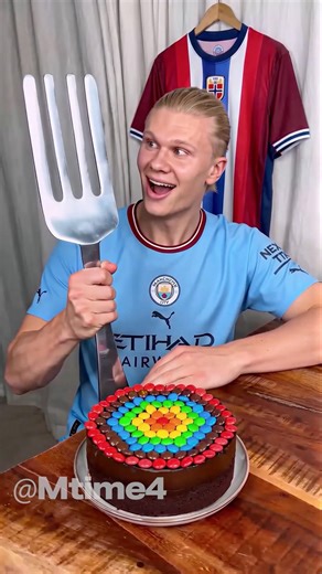 Using Giant Forks to Eat Rainbow Cake 🍰 #satisfying #haaland