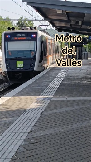 Metro del Vallès línea S2 Barcelona-Sabadell. Tren serie 113 FGC