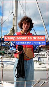 REMPLACER SA DRISSE ⛵️ Avec les cordages matelotés Ino-Rope prêts à naviguer, remplacer sa drisse est ultra simple et rapide ! Un cordage mateloté a deux terminaisons (haute et basse) optimisées pour son usage. La drisse, ici de génois sur enrouleur, dispose d’un œil épissé d’un côté (terminaison haute) et d’un passant-messager de l’autre (terminaison basse). ↕️ L’épissure est bien plus avantageuse qu’un nœud car elle permet de profiter de près de la totalité de la charge du cordage alors qu’un