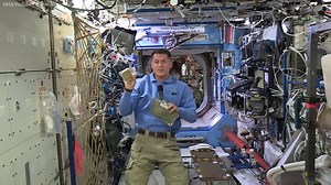 Check out a NASA astronaut sharing this year’s Thanksgiving menu from the International Space Station: http://7ny.tv/2fCTU59 | ABC7NY