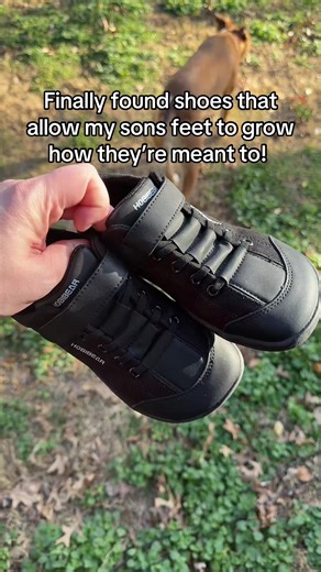 Shoes should be shaped like feet! Not feet being contorted to the shape of shoes! #hobibear #barefootshoes #healthyfeet #kidshoes