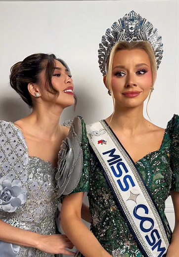 POV: When you know your bestie a little too well… 👀😂 P.S. don’t forget to stay tuned for a special photoshoot from the Cosmo Family dropping today ✨ #MissCosmo #ImpactfulBeauty #YolinaLindquist #ChelseaFernandez #UniMedia