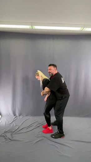 Selfdefense grab from behind #selfdefense #selbstverteidigung #korunma #foryou #fyp #slap #punch #girls #streetfight #safety #trick #viral #safety