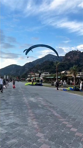 Coming in hot! 🔥 @texasparamotor 🚀 #training #skydiving #landing