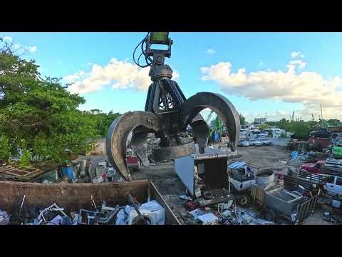 this is how you really load a scrap trailer