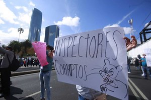 Bloquean avenida Universidad en protesta a la inauguración de Mítikah