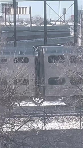 Metra 406 / 105 Southbound to Joliet, Illinois #metratrains #mp36ph #f40ph #rockislanddistrict