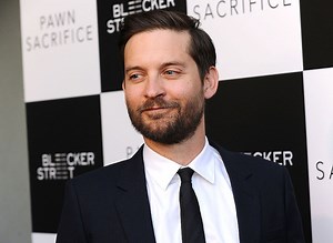 11 Best Celebs to Serve in Restaurants, According to Servers