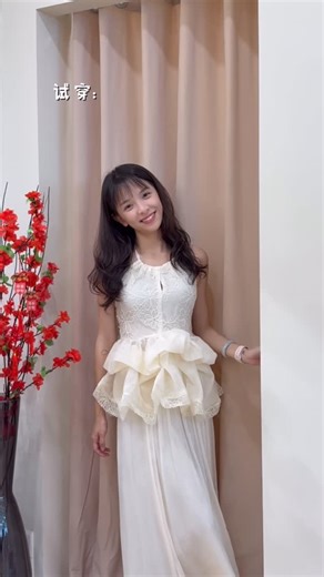 NABO 🧚🏻‍♀️ Chung Riona on Instagram: "不是 Riona 啦～ 是 Lyona 😂🤍 Lyona Wardrobe 的开业优惠： ▫️ 消费满 RM199 送精美礼品 ▫️ PWP 第二件 RM1 ▫️ 充值消费三倍优惠 （消费 RM199 → 充值 RM597 本单 RM199 免单，余额下次用） 明天是最后一天了，快去吧！ 📍 Lyona Wardrobe｜诗巫"