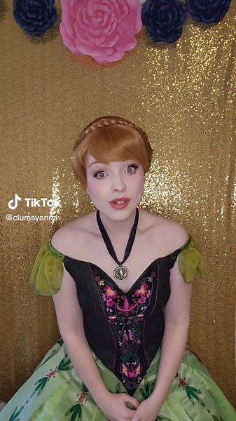 Elsa duets anyone? #Anna #Elsa #frozen