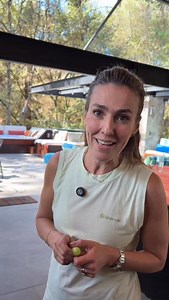 Como madre, hay algo que tengo claro: el éxito de un hijo no se construye con prisas, pero tampoco con excusas. De los 18 a los 22 años estás en la edad perfecta para empezar a descubrir quién eres, qué vales y qué camino quieres recorrer. No para tenerlo todo resuelto, sino para iniciar. Una madre no quiere un hijo perfecto, quiere un hijo valiente. Un hijo que se equivoque, que pruebe, que falle y que vuelva a levantarse. No un hijo paralizado por el miedo, ni cómodo en la queja, ni esperando 