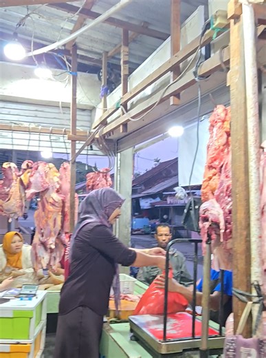 Kios Hj Wati Daging Buka Setiap Hari di Pasar Wonopolo Dempet Demak dari Jam 04.00-09.00 Pagi yaa🤩 Yukk yang mau bisa langsung datang yaa dijamin Kwalitas Mantull dan segar🥰 Menerima Pesanan Acara, Hajatan dil bisa langsung hub 081225877302