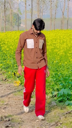 Hayat Khan Mandoli on Instagram: "Mia yahan hoon yahan❤️🐣 . . . . . . . . . . #гдадиентнаногтях #гдадиентнаногтях #геометриянаногтях #explore #explore #explorepage #explorepage #explorepage #explore #ногти2023 #геометриянаногтях #ногти2023 #гдадиентнаногтях #гдадиентнаногтях #explore"