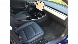 Tesla Model 3 & Model S Driver's Seats Compared - Video