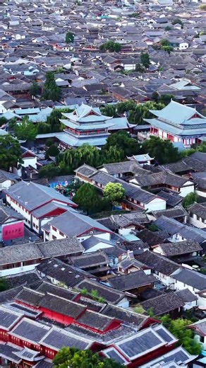 "The only ancient town in China without walls" – 800 years of Naxi culture in Lijiang 📜🏯 #travel