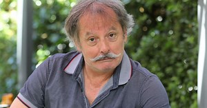 Diaporama : Christophe Alévêque en couple avec une star de télé-réalité de 15 ans de moins : grossesse surprise pour ses 53 ans