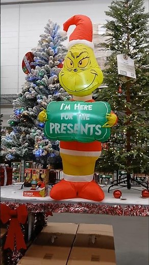 Grinch inflatable at Walmart Christmas 2025 🎄 #grinch #inflatables #viwes #shorts #subscribe