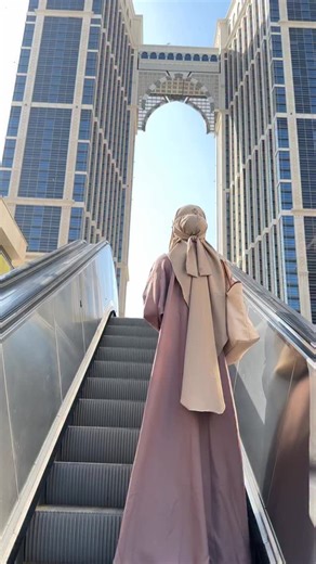 𝓝𝓪𝔃𝓾’𝓼 𝓓𝓲𝓰𝓲𝓽𝓪𝓵 𝓓𝓲𝓪𝓻𝔂 🦢 on Instagram: "mashaallah beautiful view ✨🪷 #escalator #mecca"