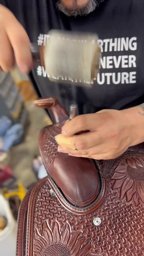 Custom Ranch Saddles: Miguel Aguilar's Mastery of Leatherwork