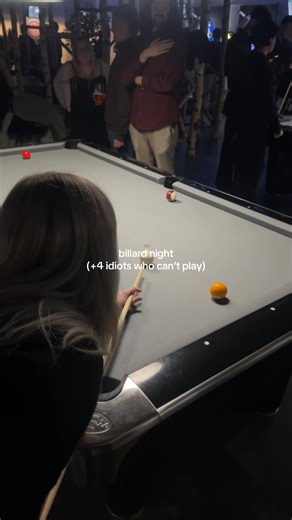 waren selbst überrascht, wenn mal ne Kugel reinging🥲 #billard #friends #fyp