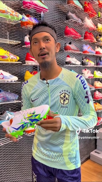 Review of Neymar's New Boots by Densport