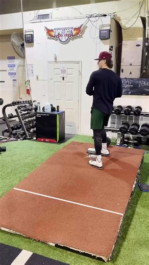 37 reactions |  Same Velocity… but One Delivery DESTROYS Your Arm ...