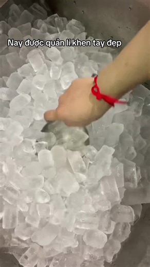 Tay đẹp được khen tại The Cup Cafe