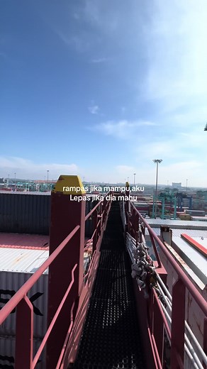 Exploring a Busy Shipping Port Environment