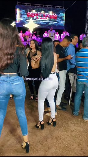 Hermoso Baile en Paso de Arena #bailes #bailando #tierracaliente #pasodearena #coyucadecatalan #huetamo #mujereshermosas1 #mujeresbailadoras🥰💃🏼💃🏼💃🏼